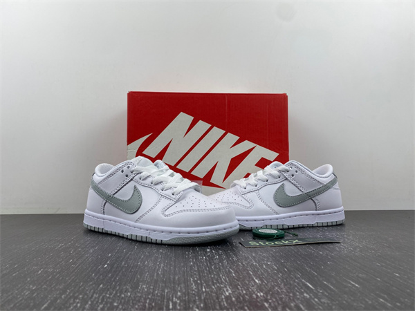 NIKE Dunk Low