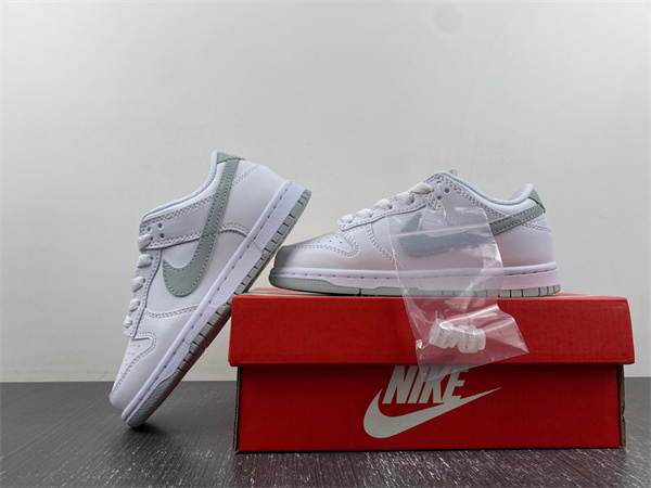 NIKE Dunk Low