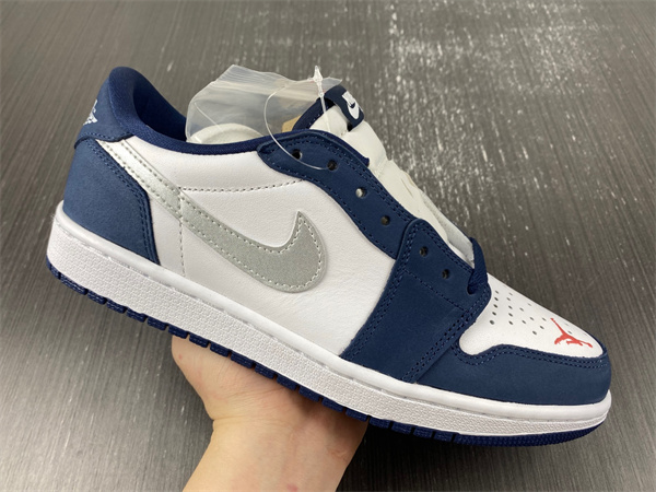 Jordan 1 Low SB Midnight Navy