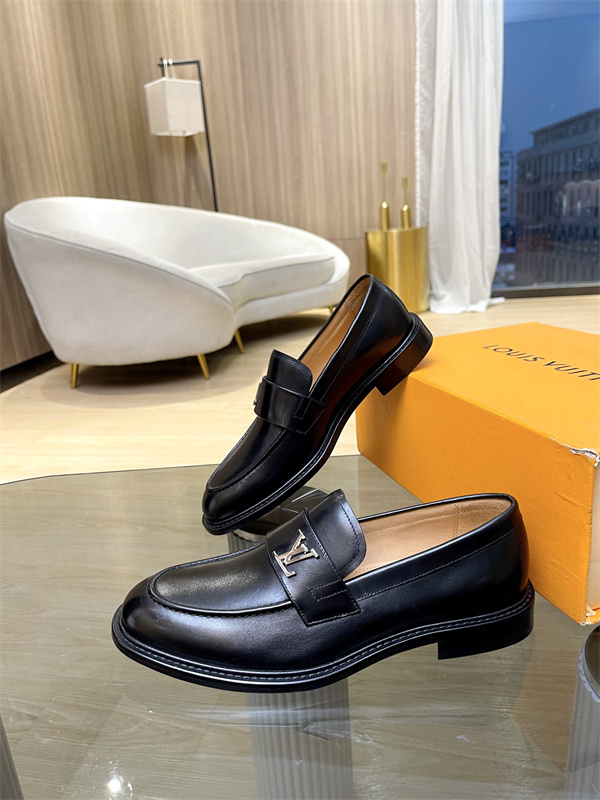 Lv Loafer 044