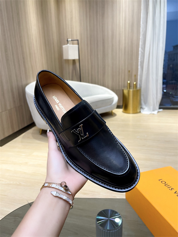 Lv Loafer 044