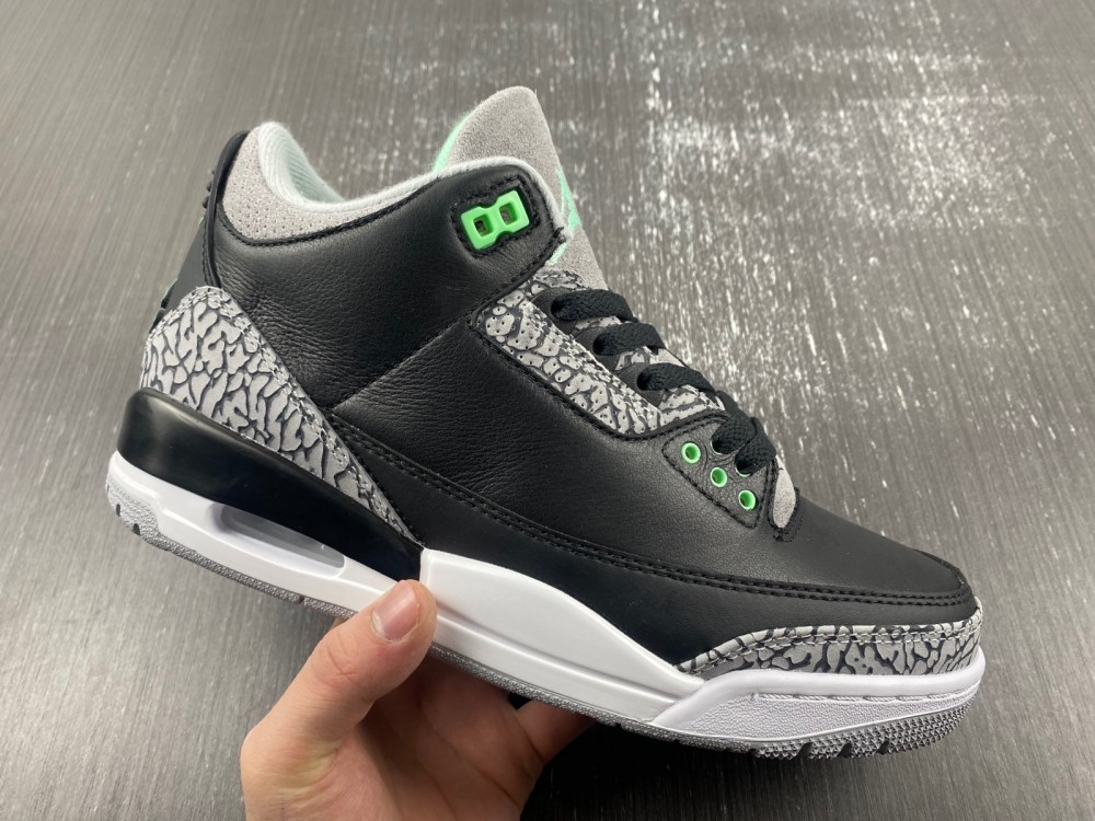 Air Jordan 3 “Green Glow”CT8532-031