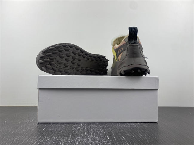 Off-White c/o Virgil Abloh