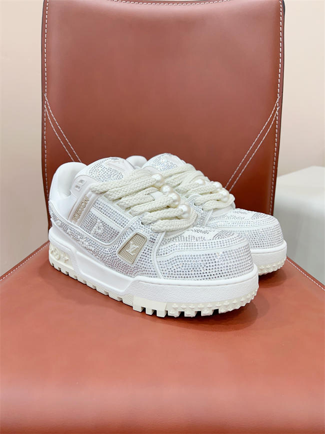 Lv Trainer Sneaker 42