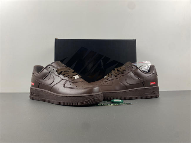 upreme x Nike Air Force 1 Low “Baroque Brown” CU9225-200