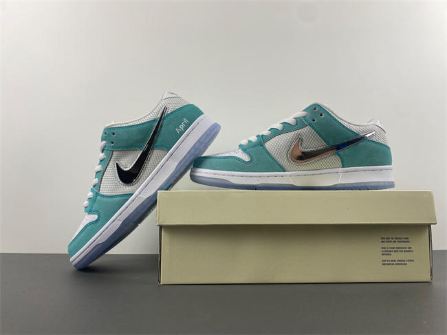 Dunk SDCAI*NIKE SB Low FD2562-400