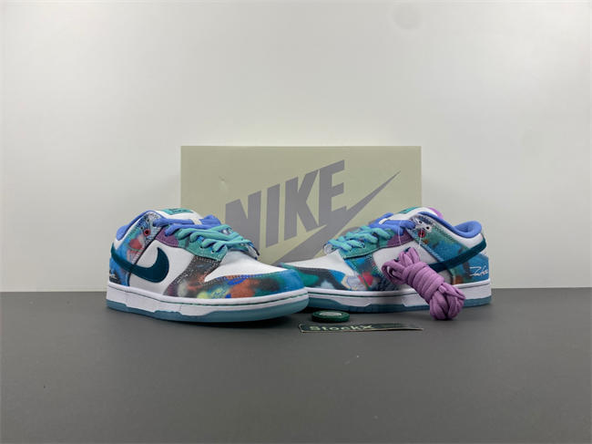 Futura Laboratories x Nike SB Dunk Low FL HF6061-400