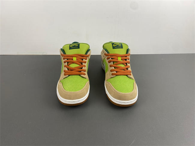 Nike SB Dunk Low “Escargot” FQ7585-200