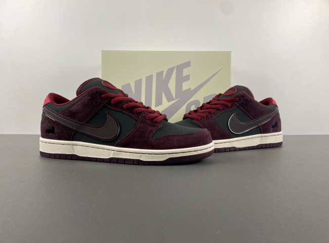 Riot Skateshop x Nike SB Dunk Low