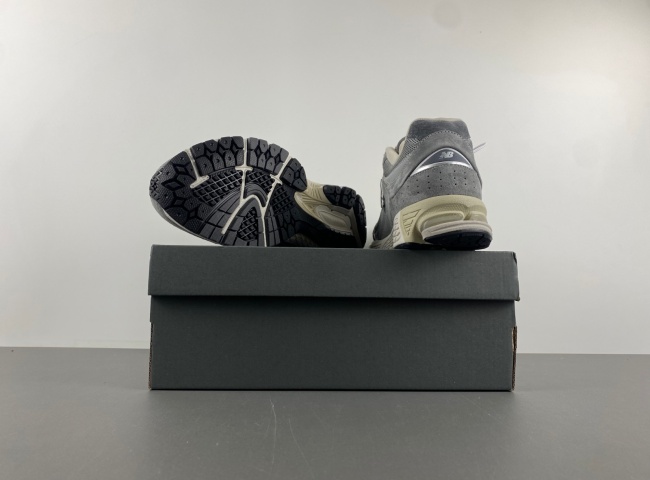 new balance NB M2002RANM